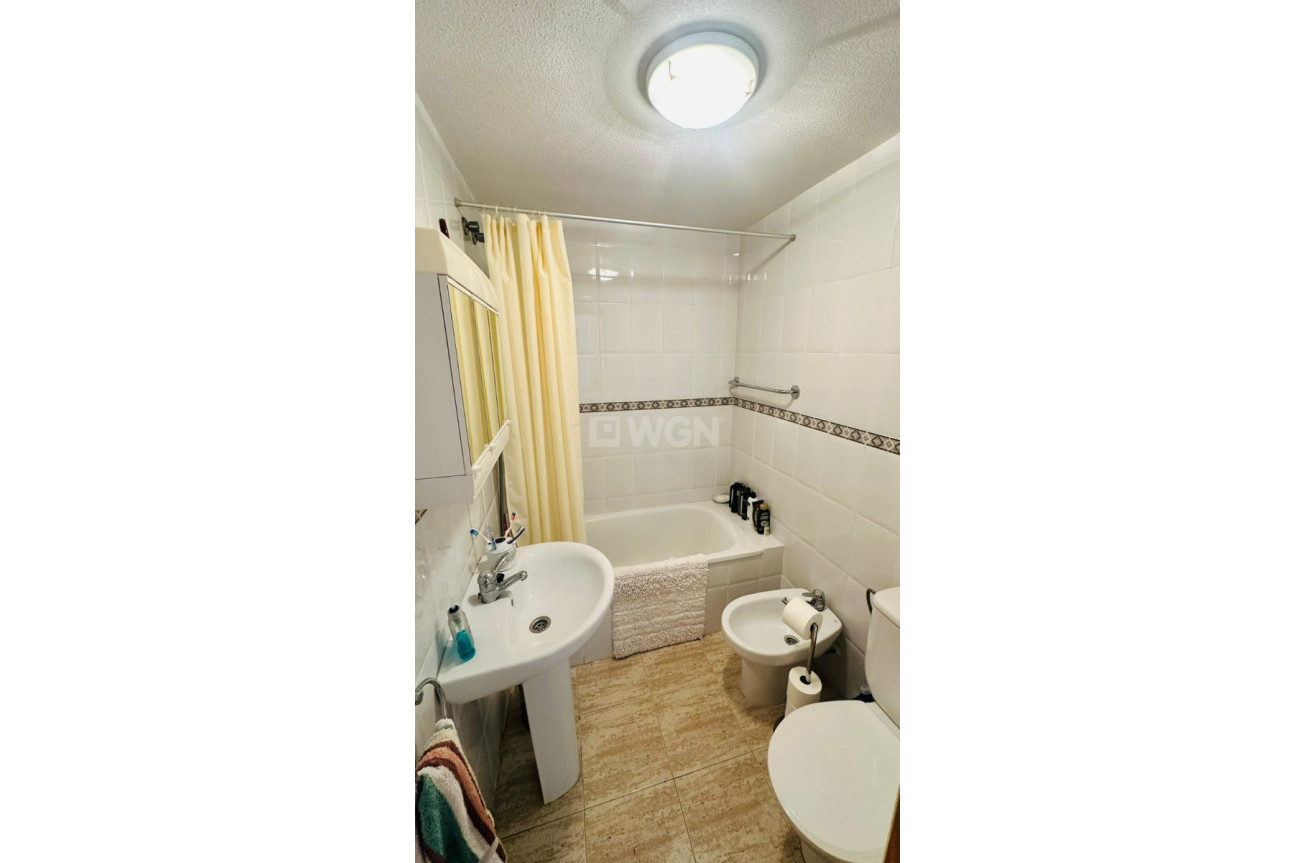 Odsprzedaż - Mieszkanie w bloku - Torrevieja - Costa Blanca