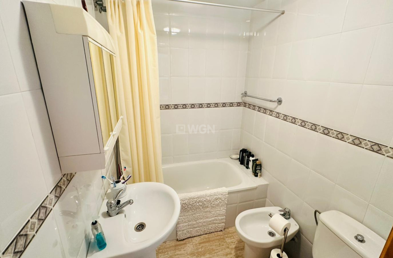 Odsprzedaż - Mieszkanie w bloku - Torrevieja - Costa Blanca