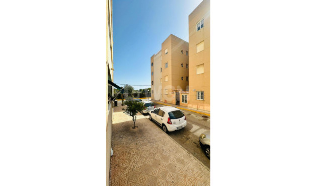 Odsprzedaż - Mieszkanie w bloku - Torrevieja - Costa Blanca