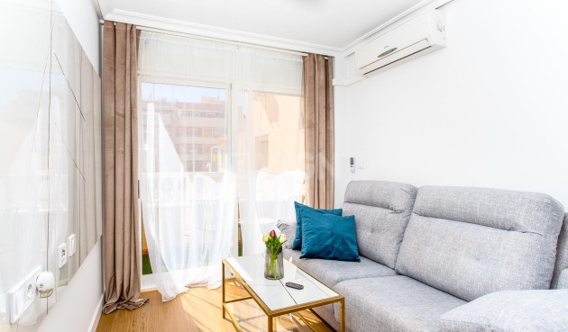 Odsprzedaż - Mieszkanie w bloku - Torrevieja - Centro