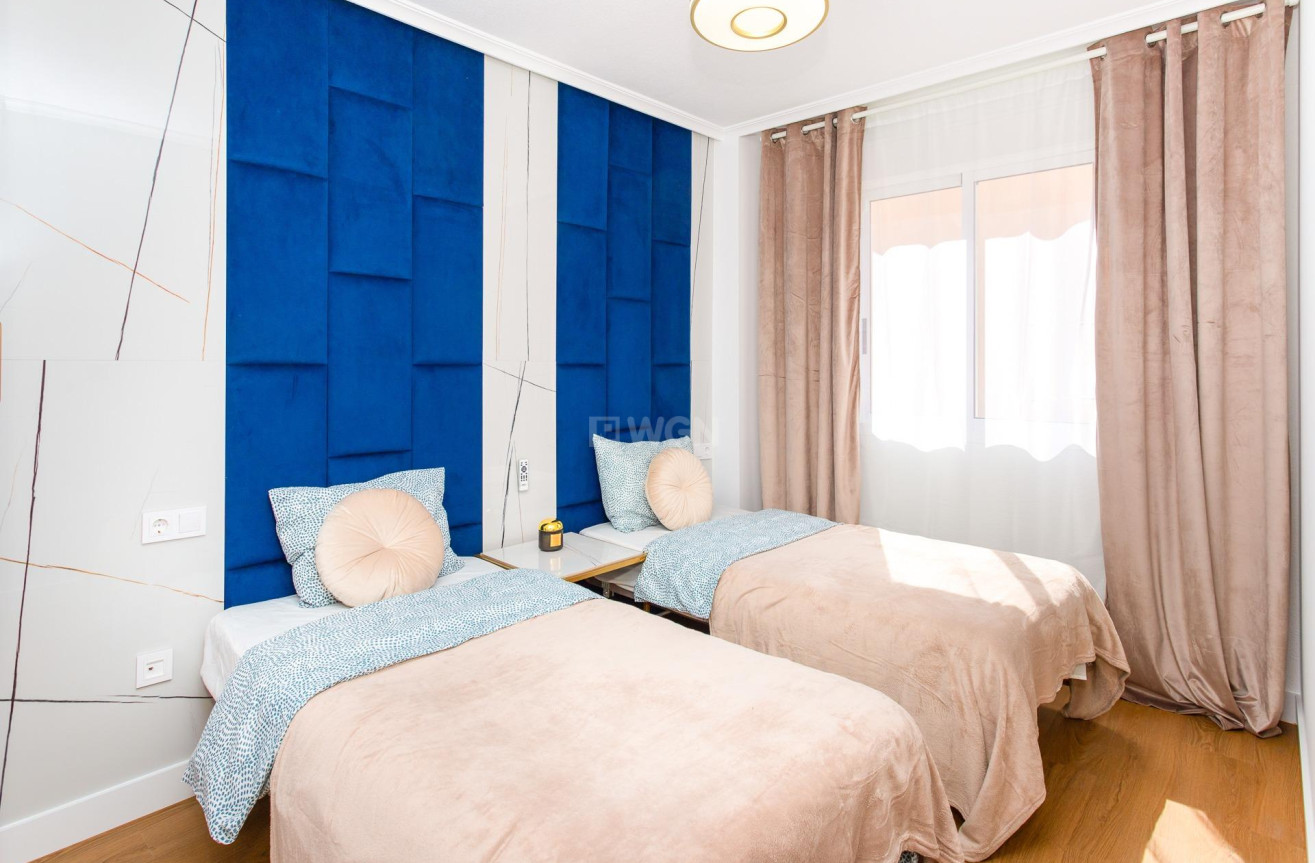 Odsprzedaż - Mieszkanie w bloku - Torrevieja - Centro