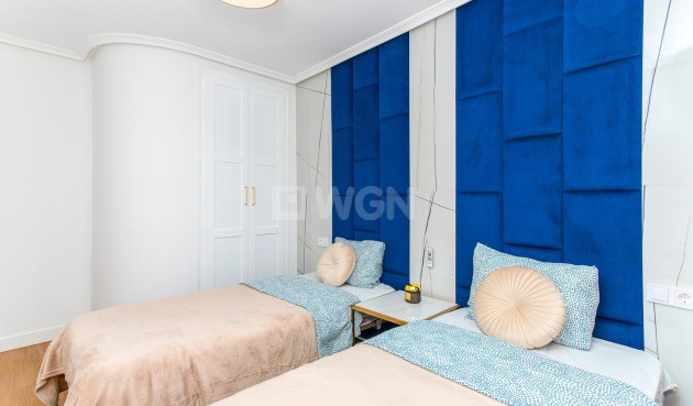 Odsprzedaż - Mieszkanie w bloku - Torrevieja - Centro