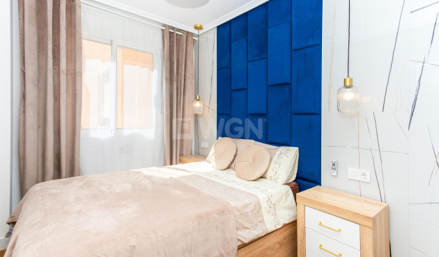 Odsprzedaż - Mieszkanie w bloku - Torrevieja - Centro