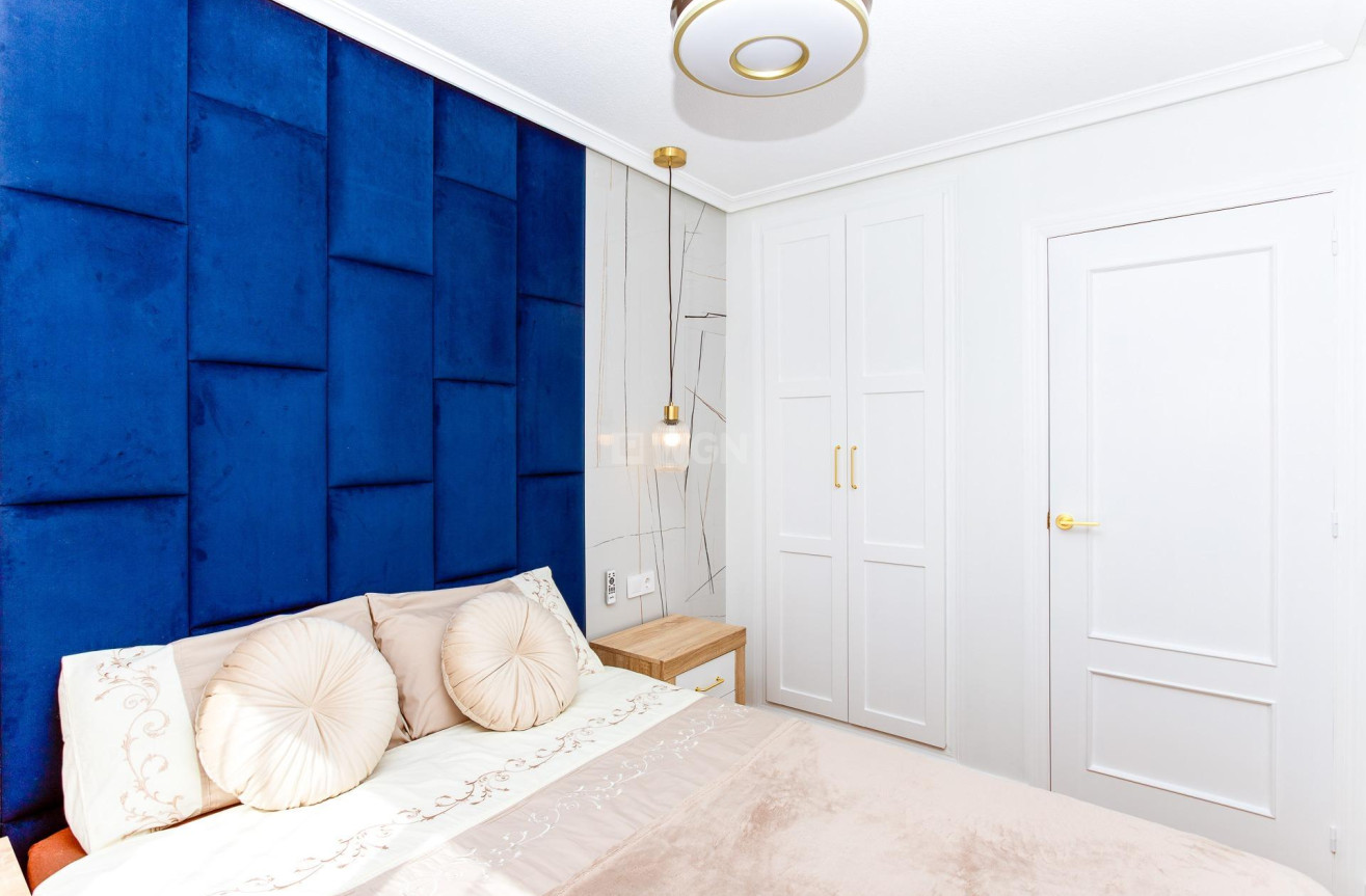 Odsprzedaż - Mieszkanie w bloku - Torrevieja - Centro