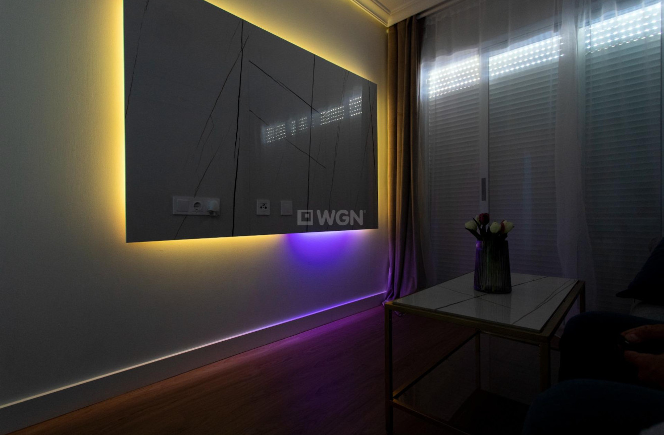 Odsprzedaż - Mieszkanie w bloku - Torrevieja - Centro