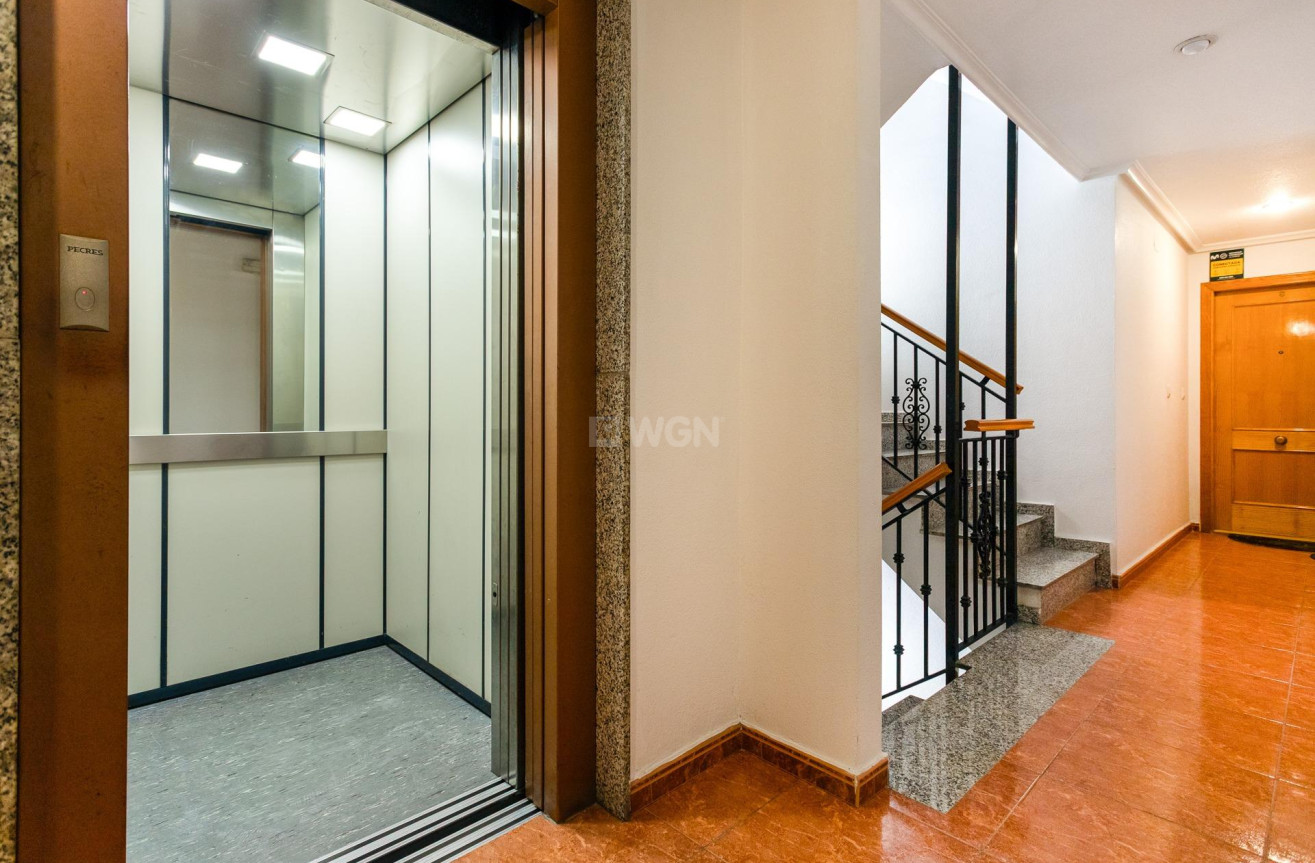 Odsprzedaż - Mieszkanie w bloku - Torrevieja - Centro