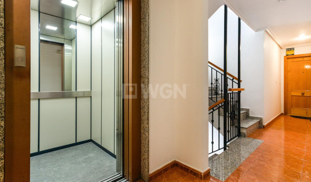 Odsprzedaż - Mieszkanie w bloku - Torrevieja - Centro