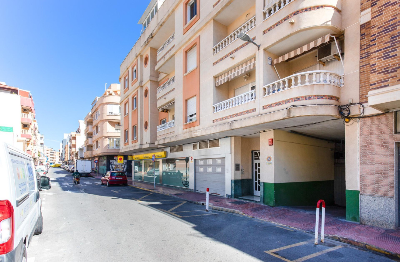 Odsprzedaż - Mieszkanie w bloku - Torrevieja - Centro