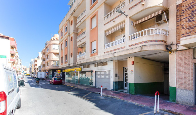 Odsprzedaż - Mieszkanie w bloku - Torrevieja - Centro