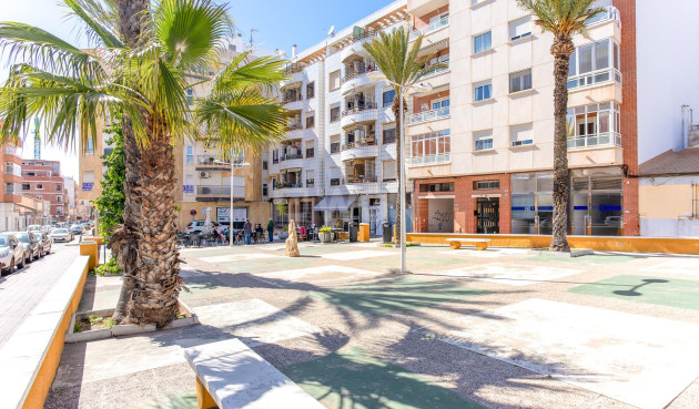 Odsprzedaż - Mieszkanie w bloku - Torrevieja - Centro
