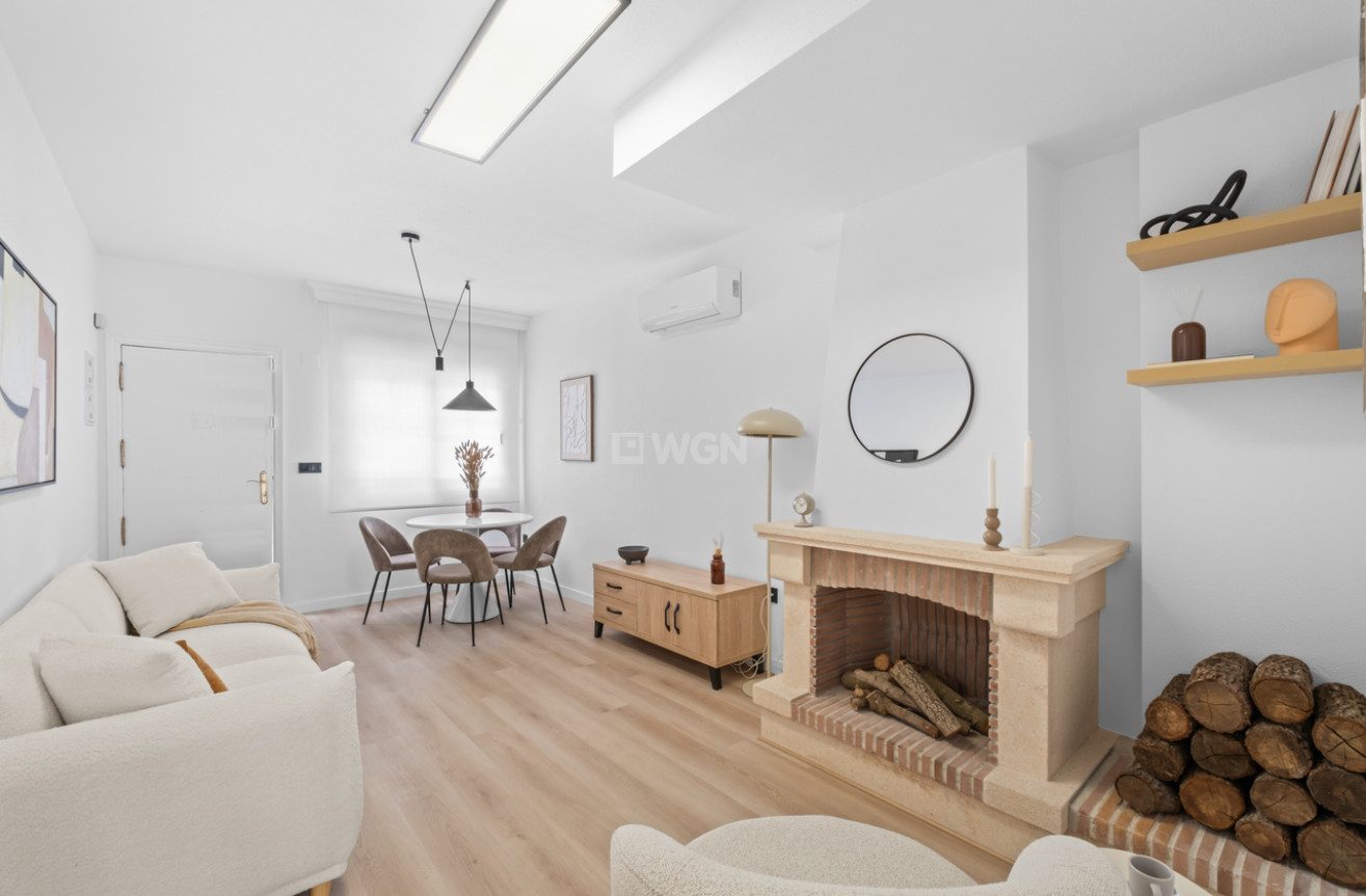 Odsprzedaż - Kamienica - Villamartin - Costa Blanca