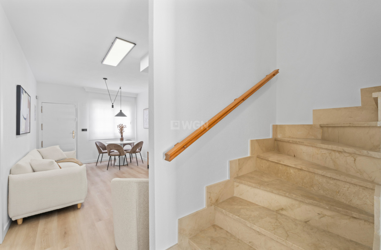 Odsprzedaż - Kamienica - Villamartin - Costa Blanca