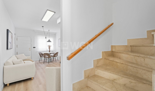 Odsprzedaż - Kamienica - Villamartin - Costa Blanca