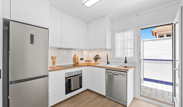 Odsprzedaż - Kamienica - Villamartin - Costa Blanca