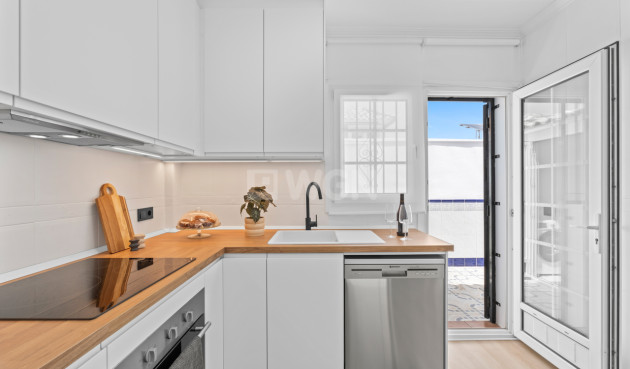 Odsprzedaż - Kamienica - Villamartin - Costa Blanca