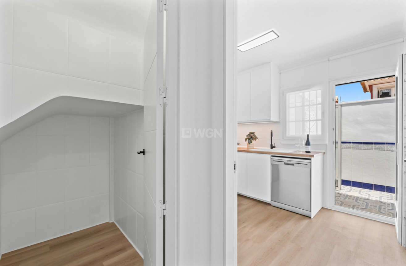 Odsprzedaż - Kamienica - Villamartin - Costa Blanca