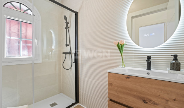 Odsprzedaż - Kamienica - Villamartin - Costa Blanca