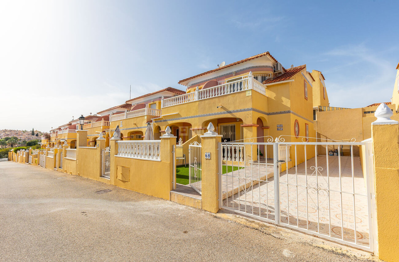Odsprzedaż - Villa - Orihuela Costa - Villamartín