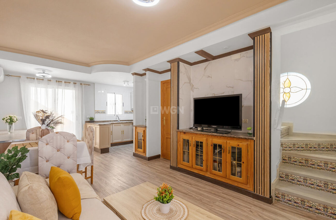 Odsprzedaż - Villa - Orihuela Costa - Villamartín