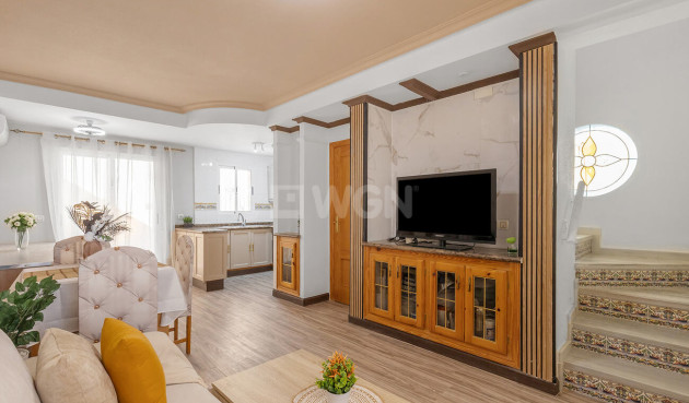 Odsprzedaż - Villa - Orihuela Costa - Villamartín