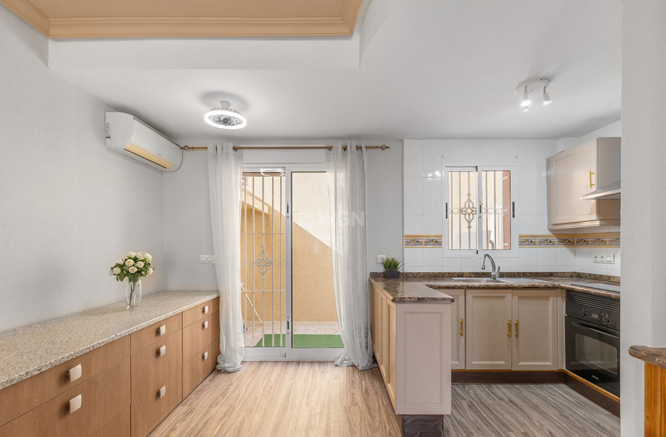 Odsprzedaż - Villa - Orihuela Costa - Villamartín