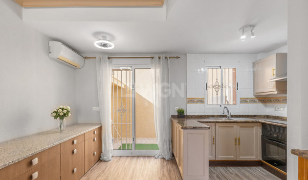 Odsprzedaż - Villa - Orihuela Costa - Villamartín