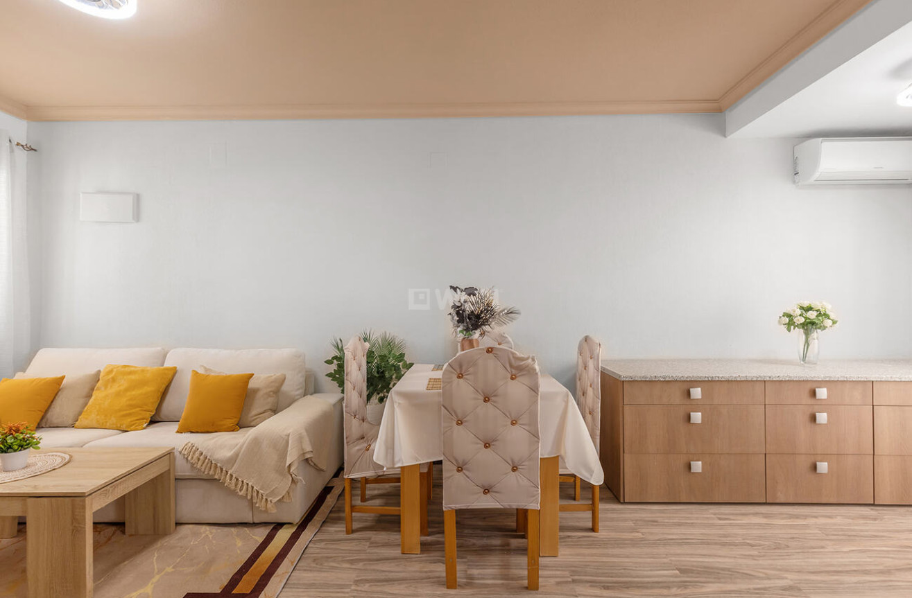 Odsprzedaż - Villa - Orihuela Costa - Villamartín