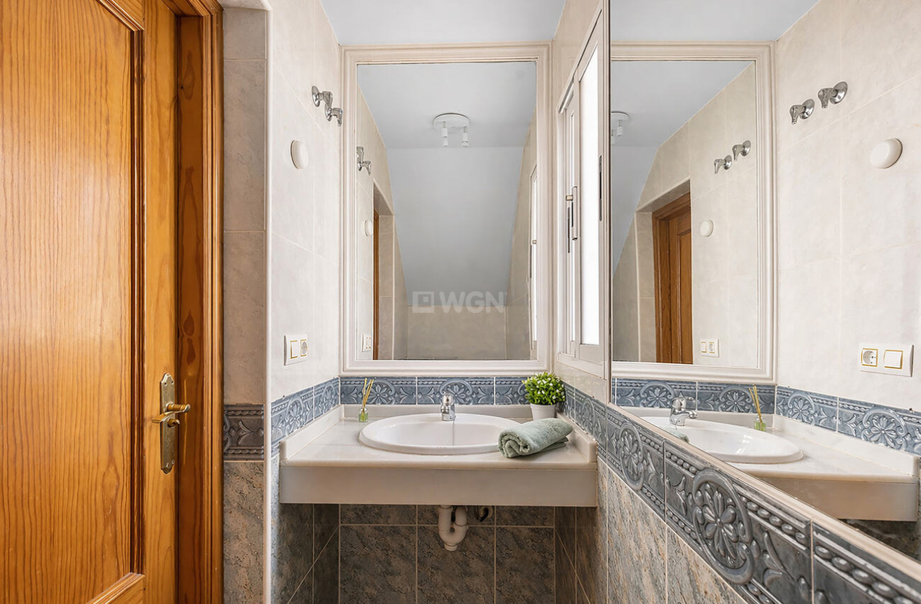 Odsprzedaż - Villa - Orihuela Costa - Villamartín