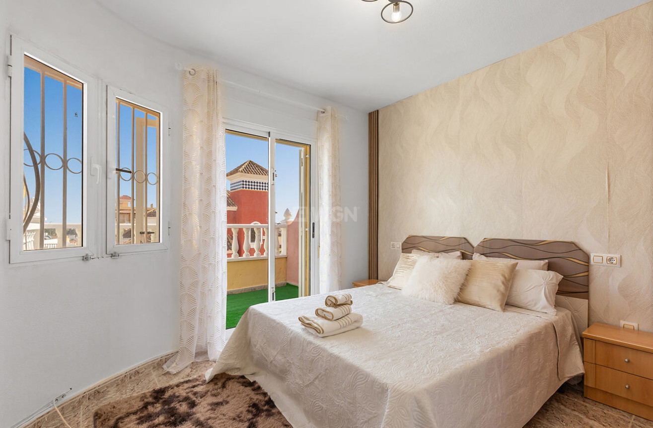 Odsprzedaż - Villa - Orihuela Costa - Villamartín