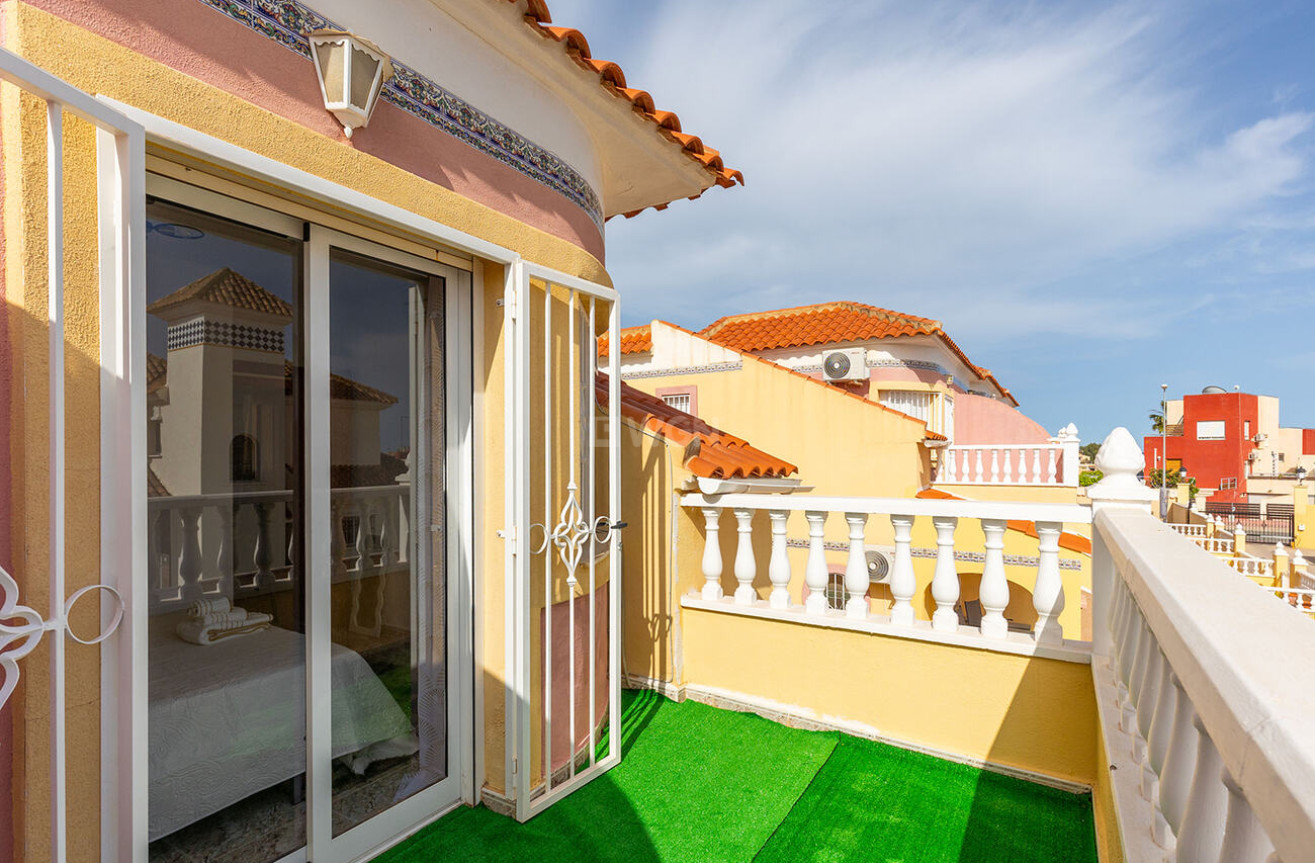 Odsprzedaż - Villa - Orihuela Costa - Villamartín