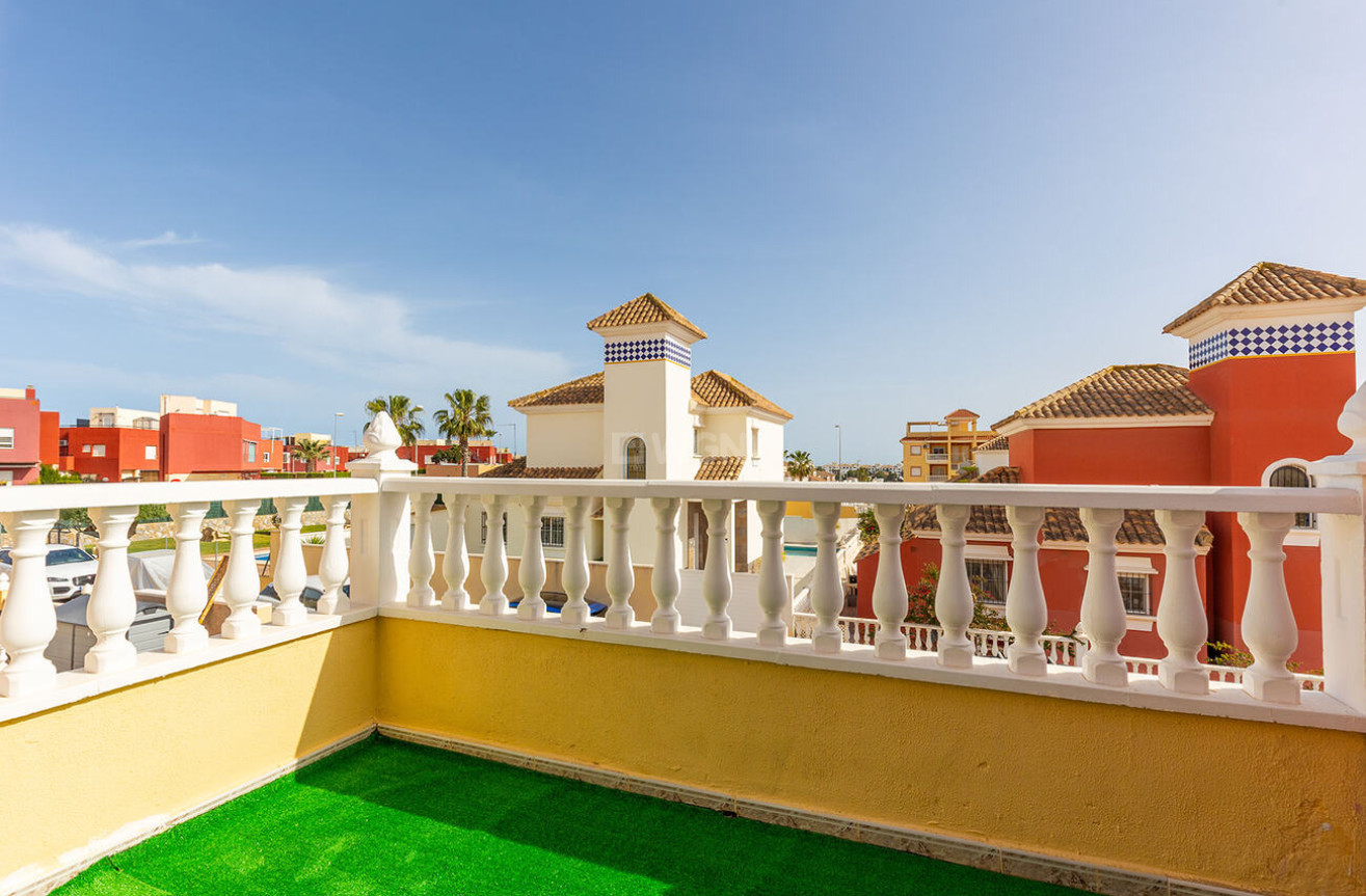 Odsprzedaż - Villa - Orihuela Costa - Villamartín