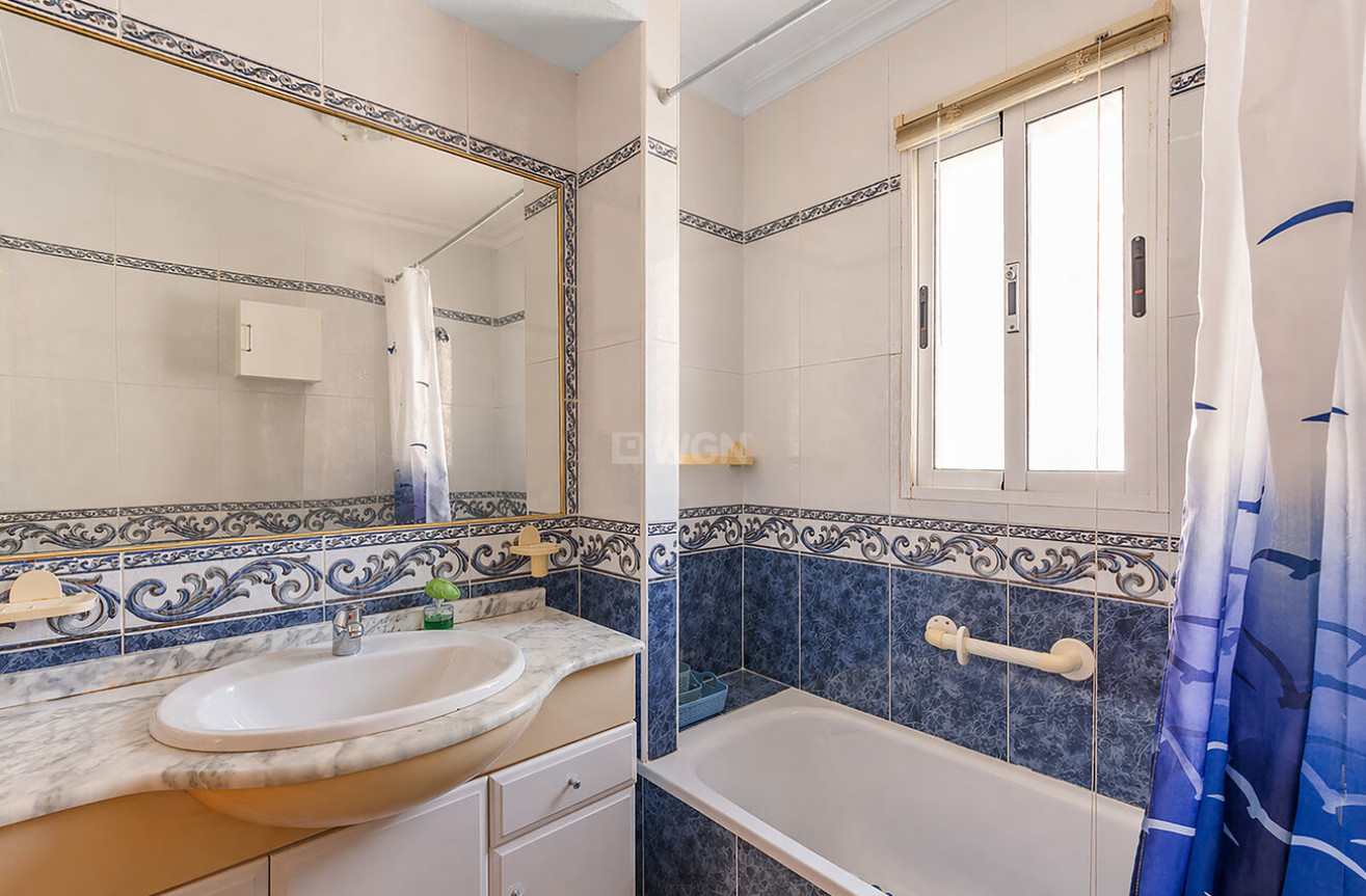 Odsprzedaż - Villa - Orihuela Costa - Villamartín