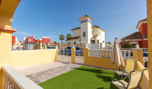 Odsprzedaż - Villa - Orihuela Costa - Villamartín