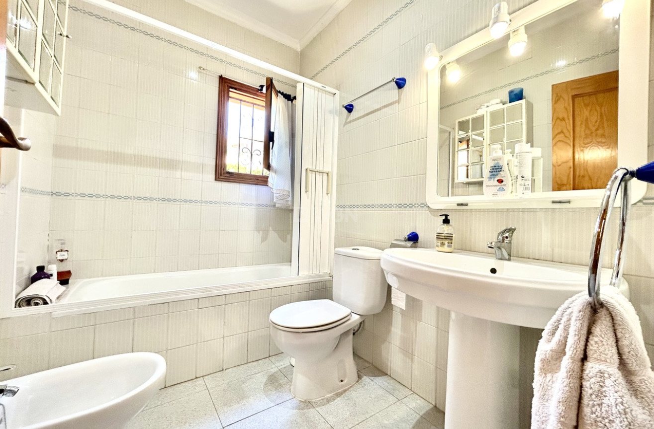 Resale - Villa - La Zenia - Costa Blanca