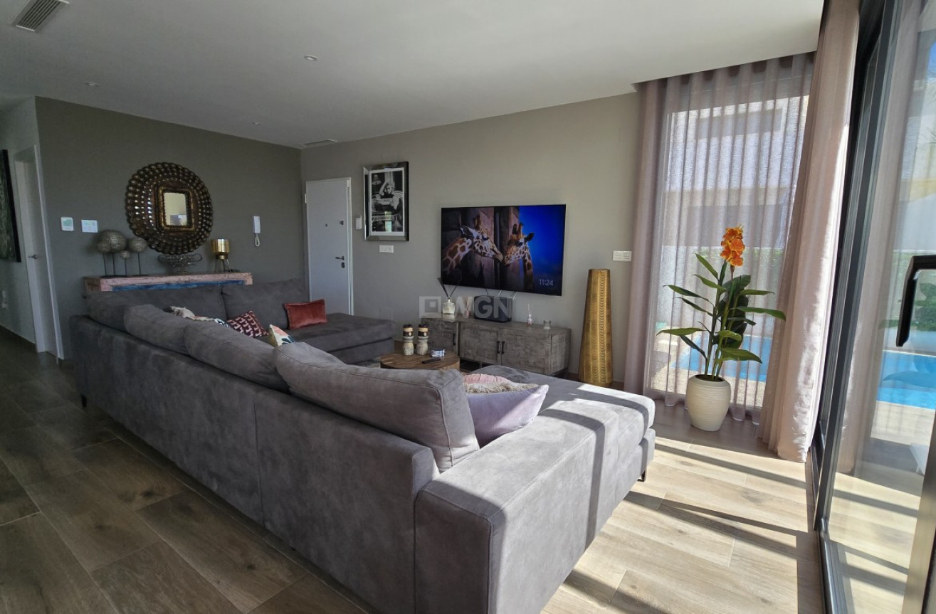 Odsprzedaż - Villa - Los Montesinos - Costa Blanca