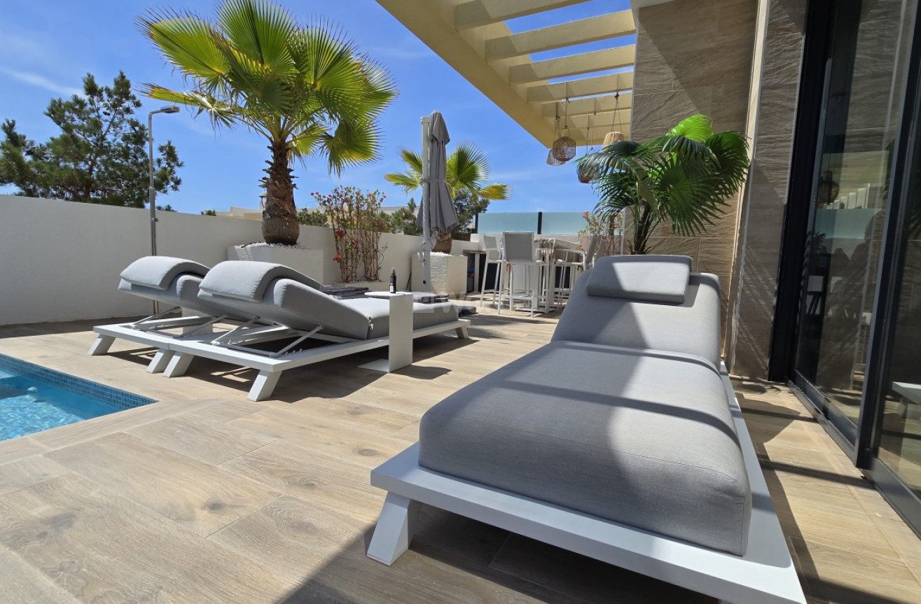 Odsprzedaż - Villa - Los Montesinos - Costa Blanca