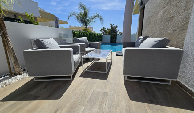 Odsprzedaż - Villa - Los Montesinos - Costa Blanca