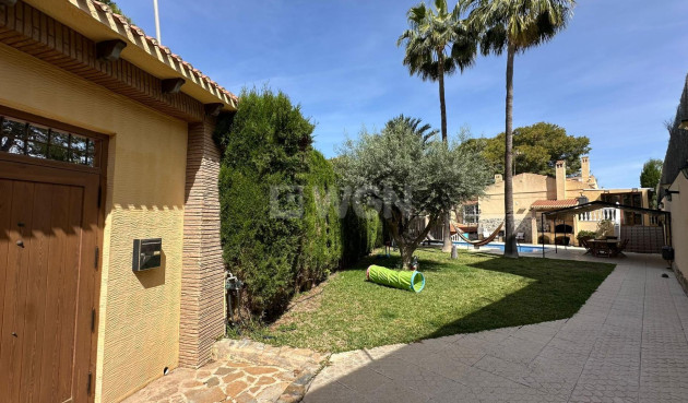 Resale - Villa - Torrevieja - Los Balcones - Los Altos del Edén