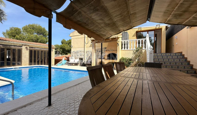 Resale - Villa - Torrevieja - Los Balcones - Los Altos del Edén