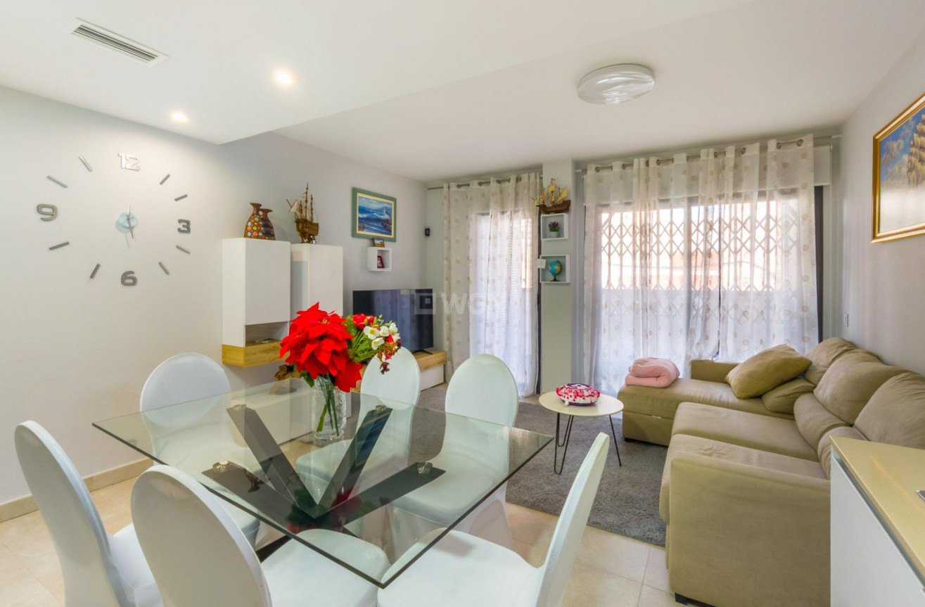 Odsprzedaż - Mieszkanie w bloku - Torrevieja - Estacion De Autobuses