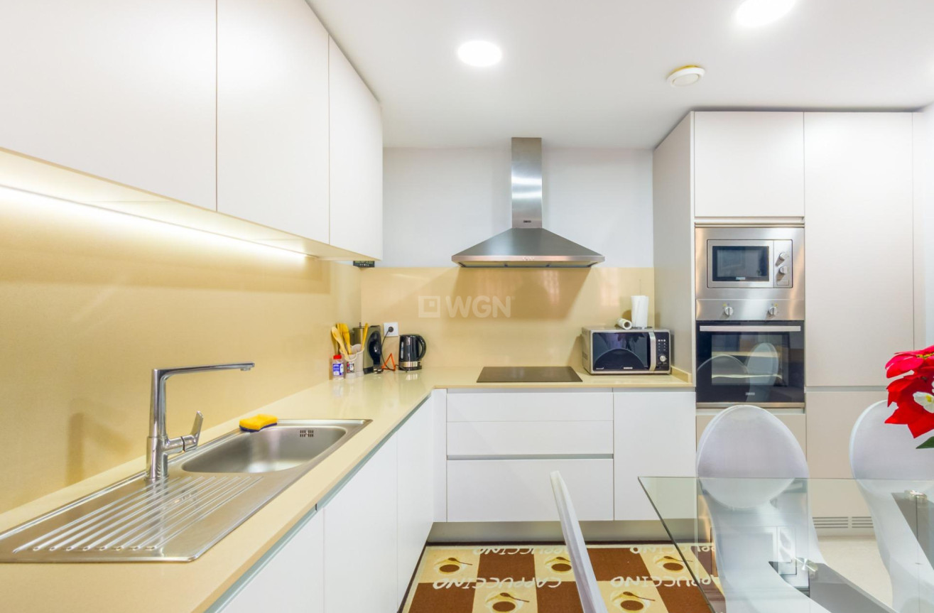 Odsprzedaż - Mieszkanie w bloku - Torrevieja - Estacion De Autobuses