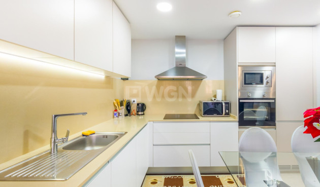 Odsprzedaż - Mieszkanie w bloku - Torrevieja - Estacion De Autobuses