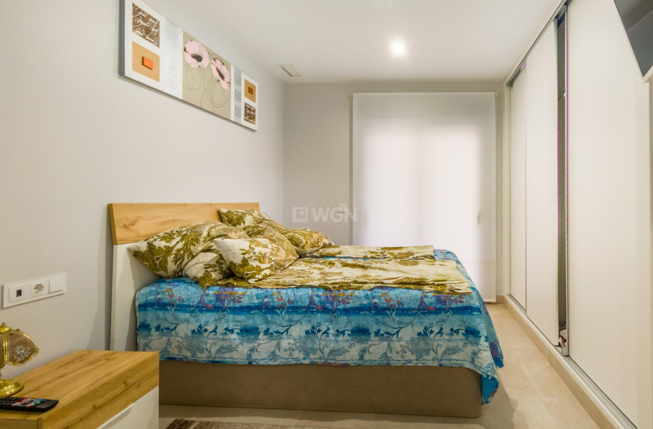 Odsprzedaż - Mieszkanie w bloku - Torrevieja - Estacion De Autobuses