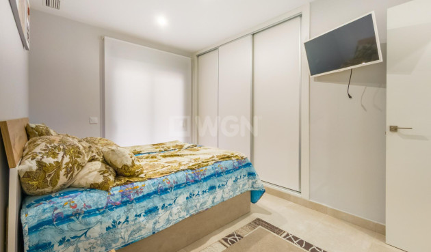 Odsprzedaż - Mieszkanie w bloku - Torrevieja - Estacion De Autobuses