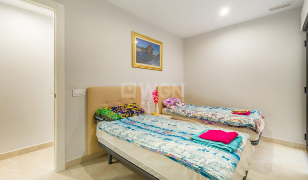 Odsprzedaż - Mieszkanie w bloku - Torrevieja - Estacion De Autobuses