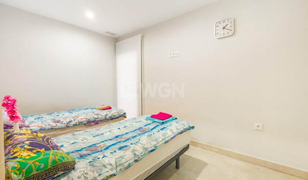 Odsprzedaż - Mieszkanie w bloku - Torrevieja - Estacion De Autobuses