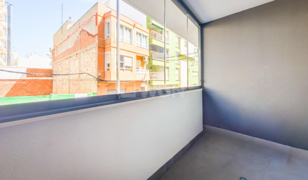 Odsprzedaż - Mieszkanie w bloku - Torrevieja - Estacion De Autobuses