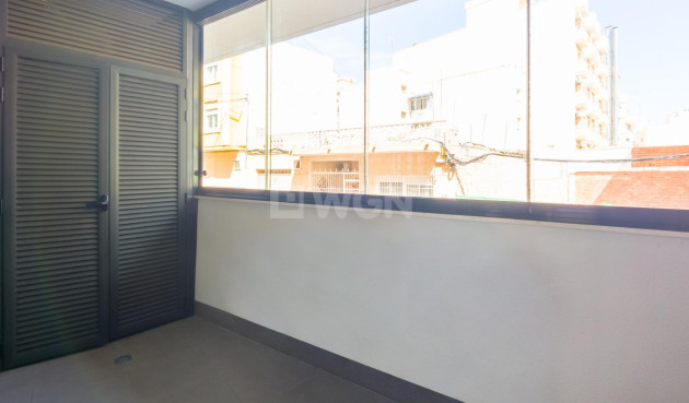 Odsprzedaż - Mieszkanie w bloku - Torrevieja - Estacion De Autobuses