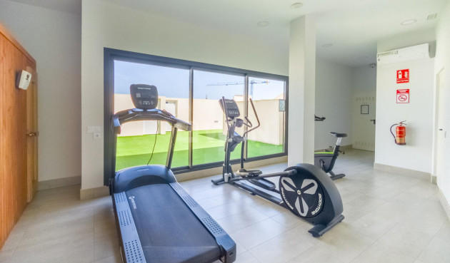 Odsprzedaż - Mieszkanie w bloku - Torrevieja - Estacion De Autobuses