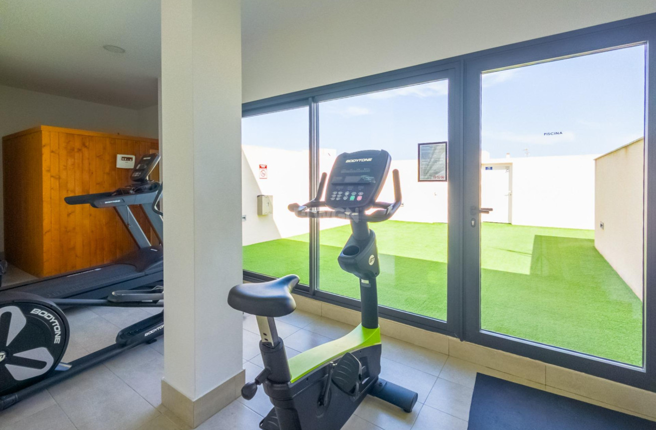 Odsprzedaż - Mieszkanie w bloku - Torrevieja - Estacion De Autobuses